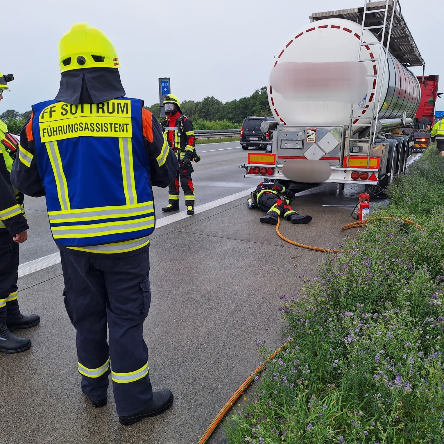 FW-ROW: Heißgelaufene Lkw-Bremse sorgt für Feuerwehreinsatz auf der A1