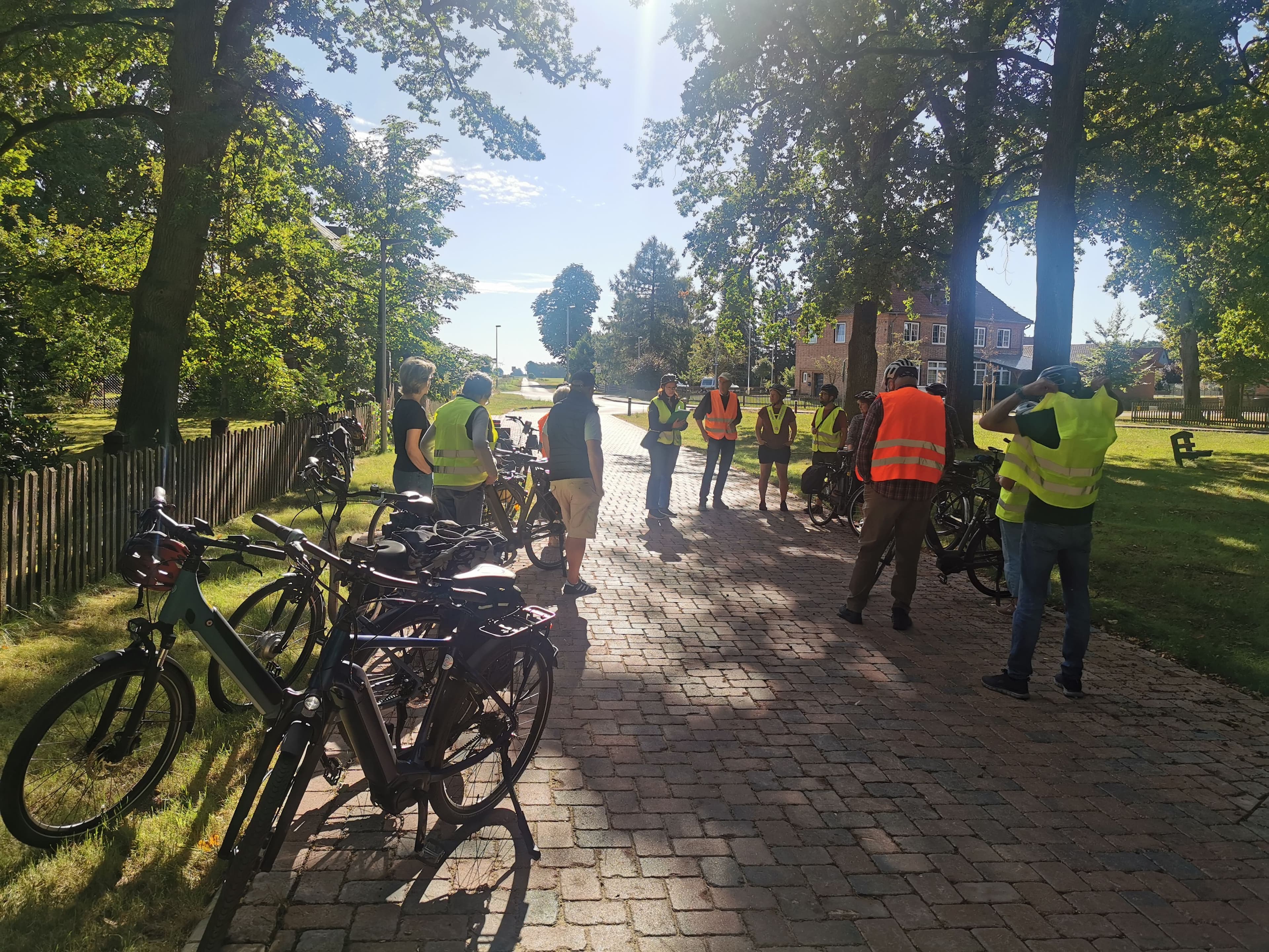 Fahrradtour zeigt Dorfentwicklung in Bergen Süd