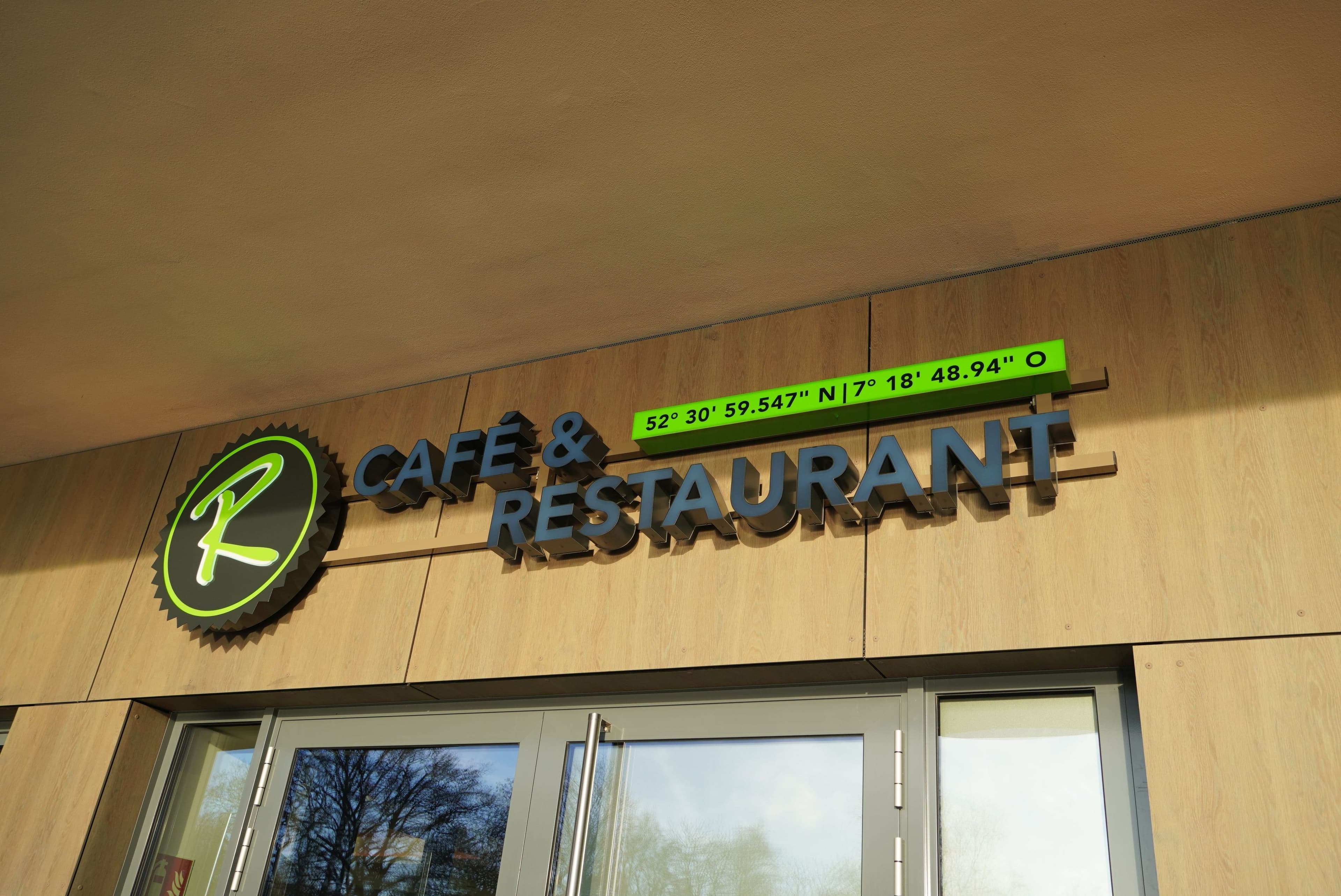 Neues R-Café am Alten Hafen eröffnet