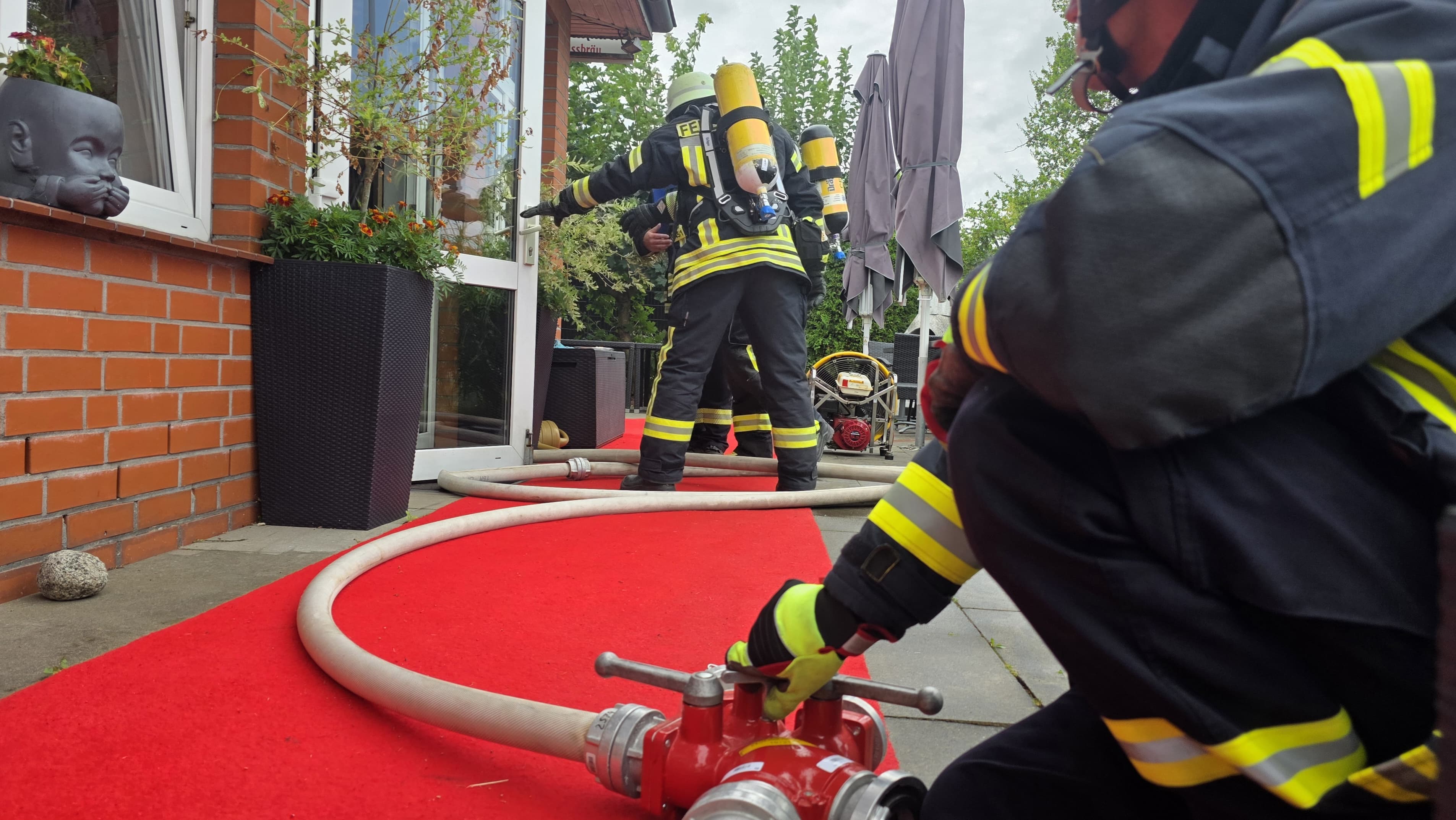 FW Celle: Küchenbrand in einem Imbiss in Altenhagen
