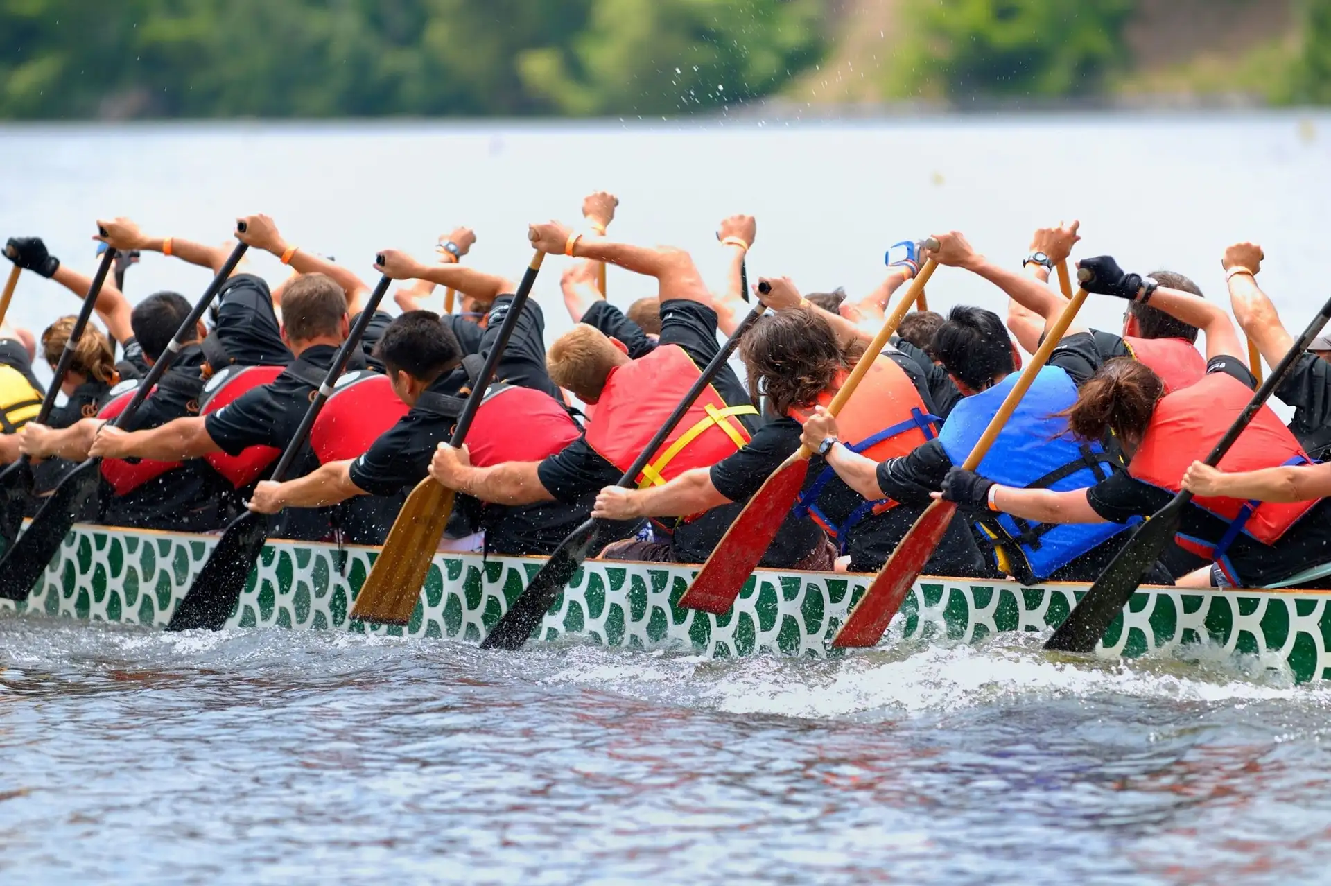 Drachenboot-Wettziehen im Rohmelbad!