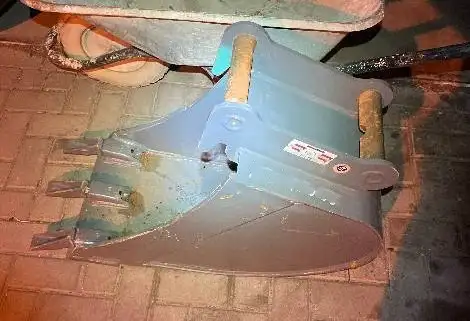 POL-DEL: Polizei sucht Eigentümer einer aufgefundenen Baggerschaufel