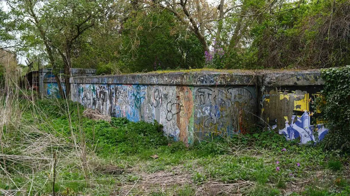 Führung im ehemaligen Luftschutzbunker Annenheide: Rundgang durch den Deckungsgraben