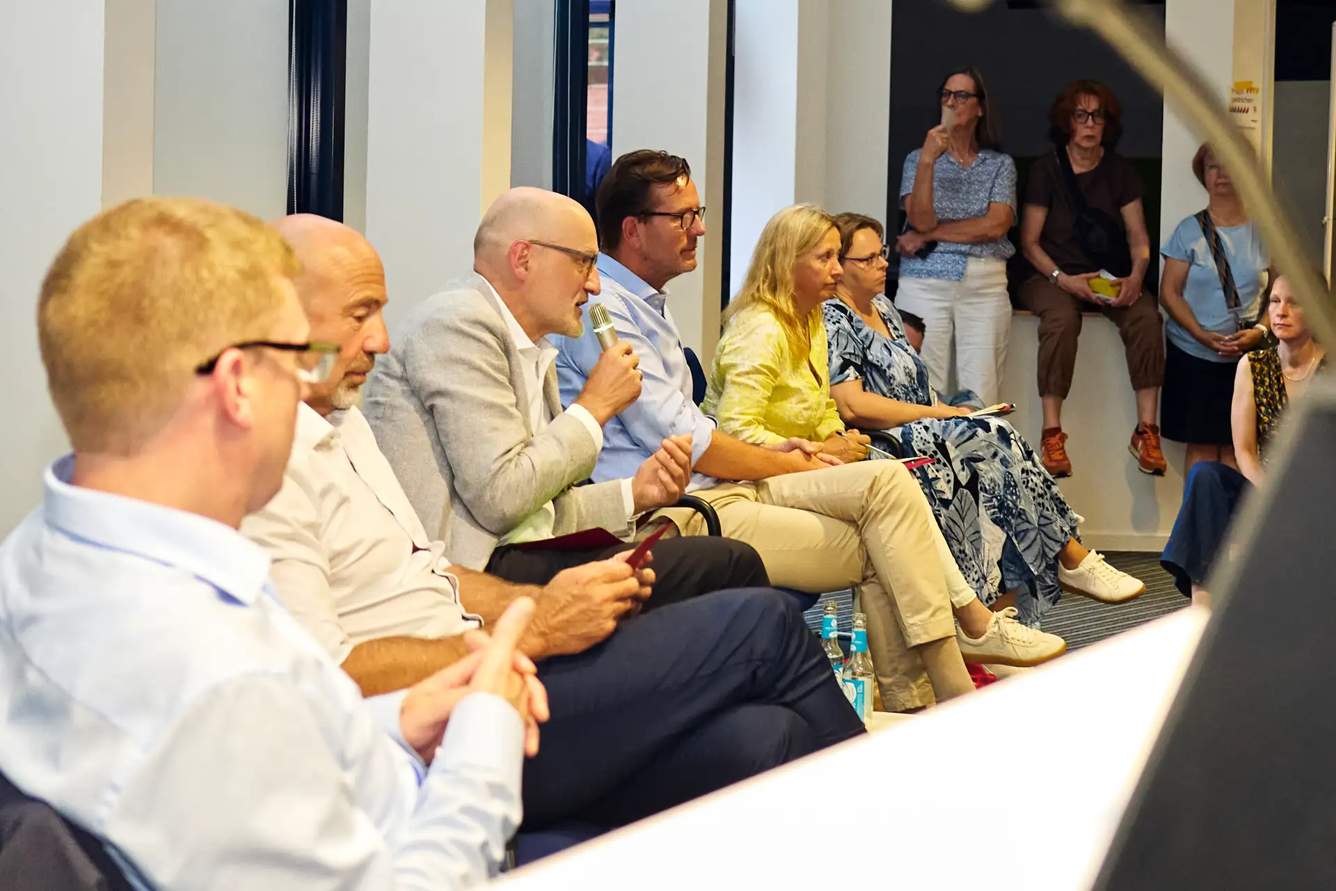 Mehr als 200 Teilnehmende bei Podiumsdiskussion des Klimaforums