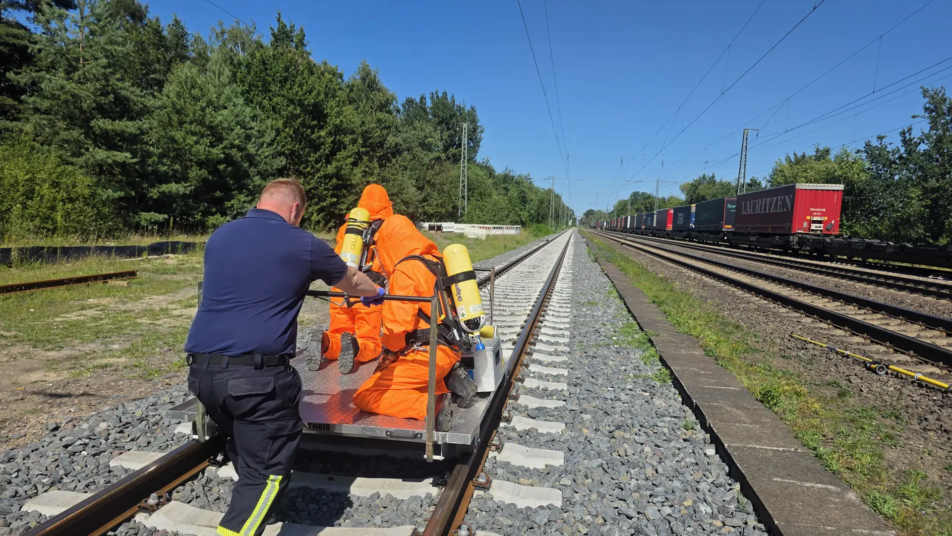 FW Celle: Gefahrstoffaustritt aus Güterzug in Celle - 2. Lagemeldung!