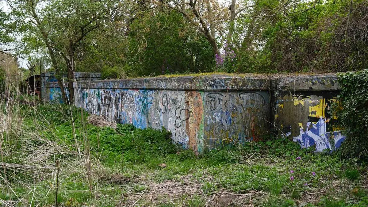 Führung im ehemaligen Luftschutzbunker Annenheide: Rundgang durch den Deckungsgraben