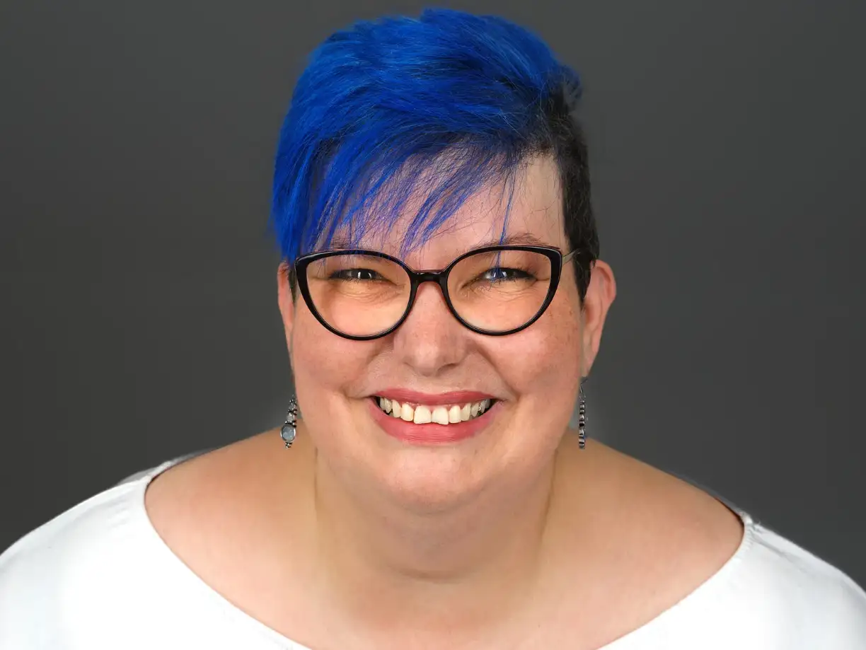 Porträtfoto von Angela Hausotter.
