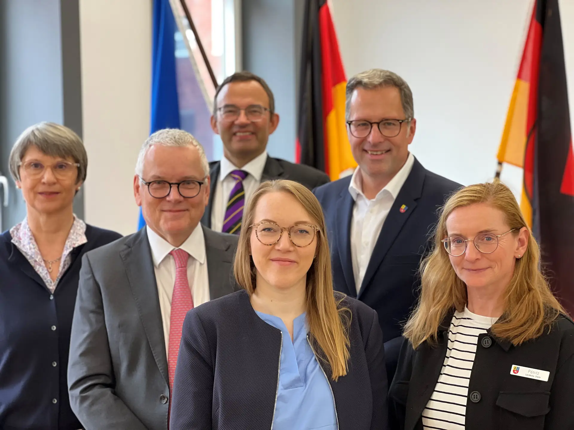 Jorina Suckow, Landrat Kai Seefried und Kreisbaurätin Madeleine Pönitz.